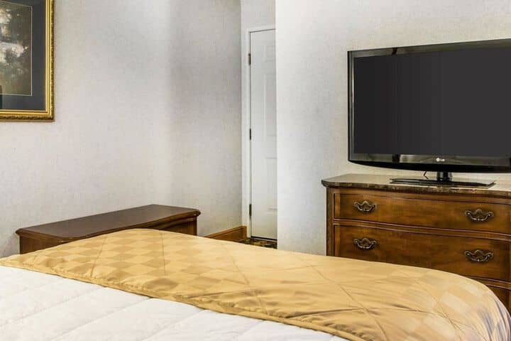 Room 28 of 48